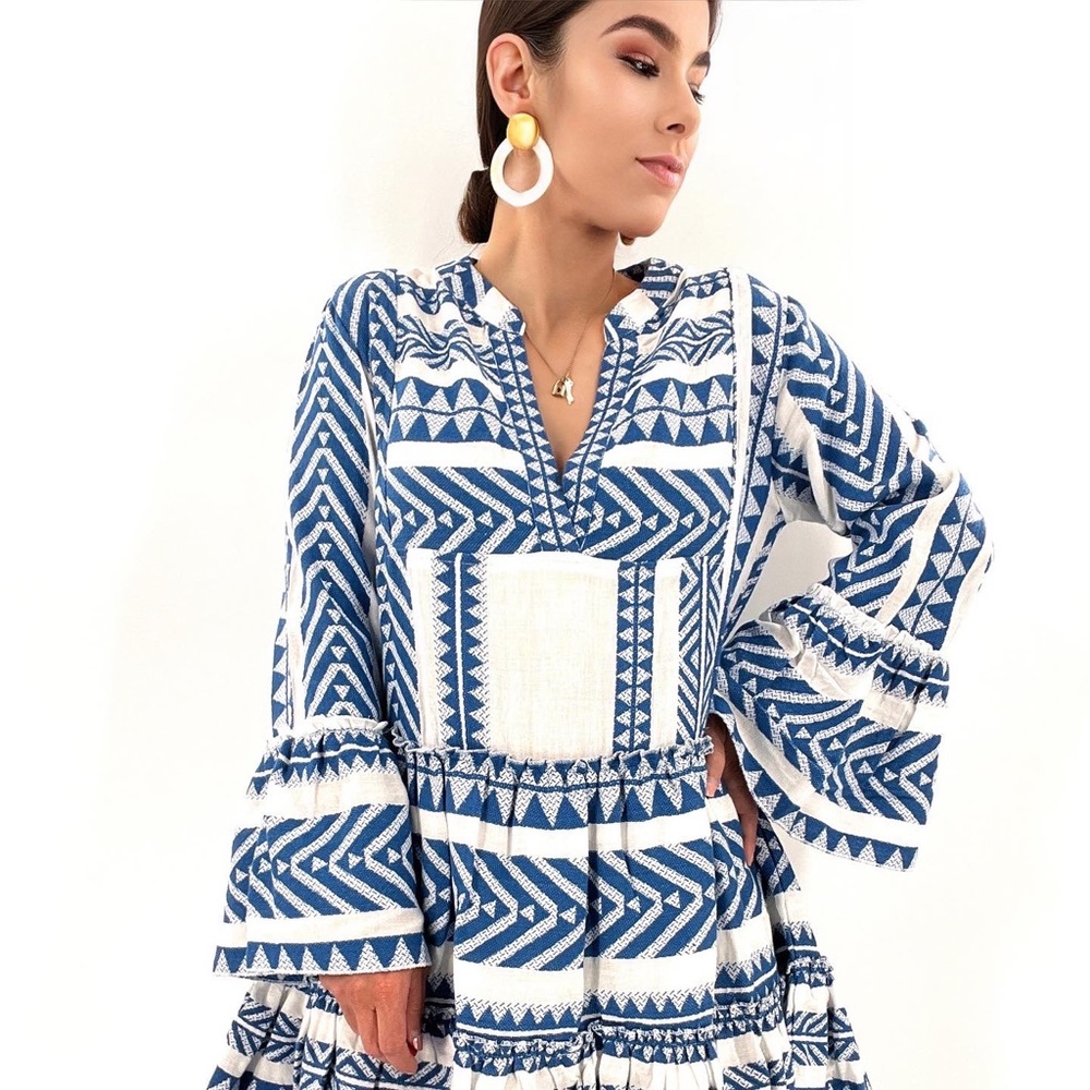 En Creme Blue and White Aztec Print Dress NWT Sizes Small -Large NWT - Picture 2 of 4